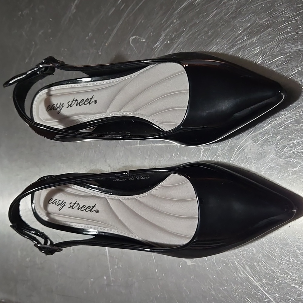 Easy Street NWOT Shoes 6W